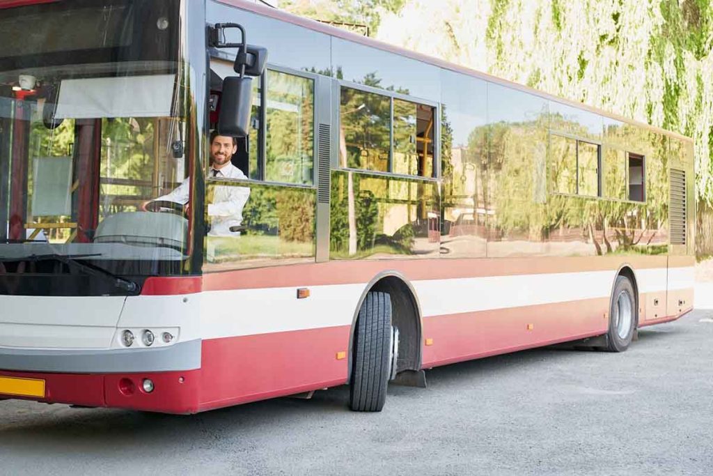 La réservation de mini-bus en ligne vs. en personne