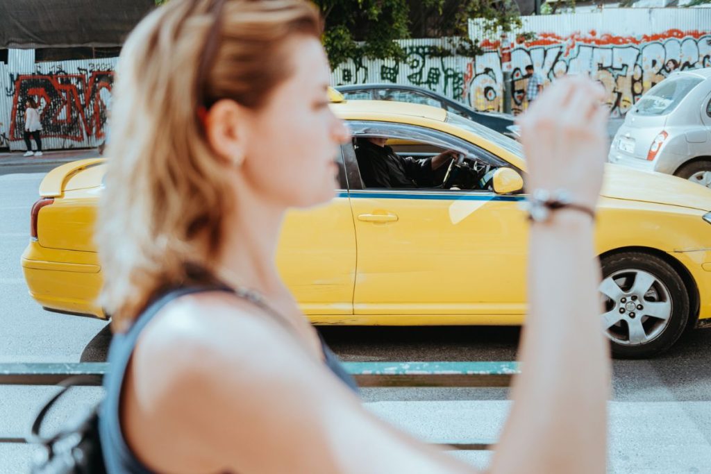 Les avantages méconnus de prendre un taxi plutôt qu'un autre moyen de transport